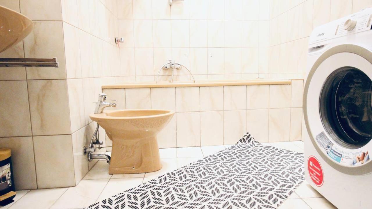 Modern Double Room Js B Wina Bagian luar foto