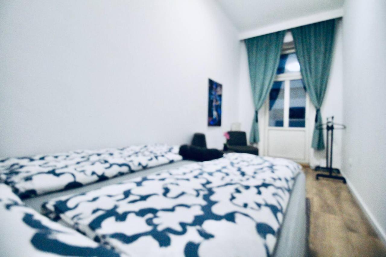Modern Double Room Js B Wina Bagian luar foto